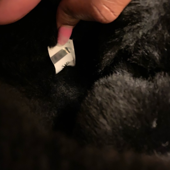 UGG Bailey Genuine Shearling Lined Boot - Picture 8 of 8